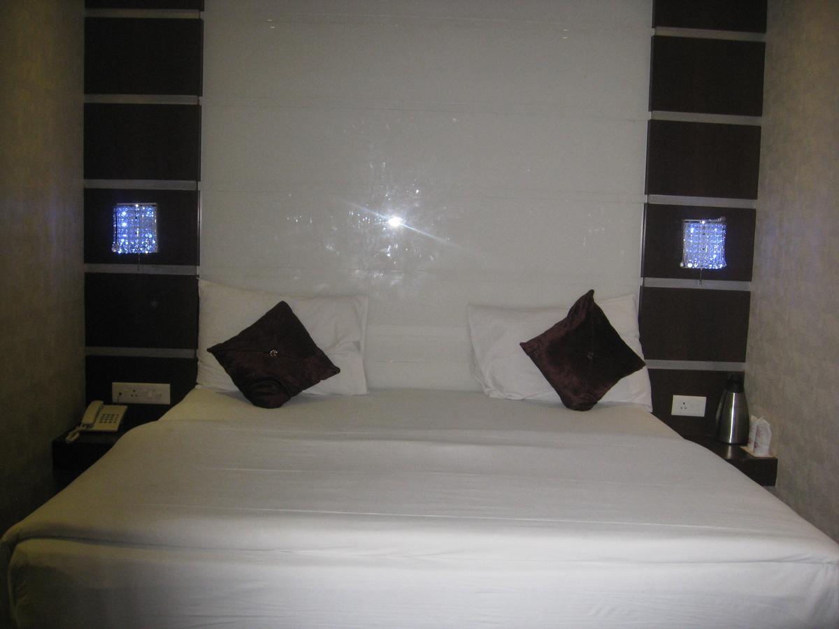 Hotel D'Grand Bareilly Eksteriør billede