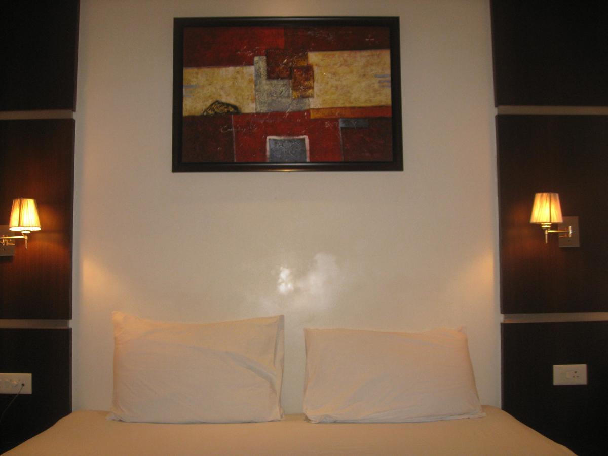 Hotel D'Grand Bareilly Eksteriør billede