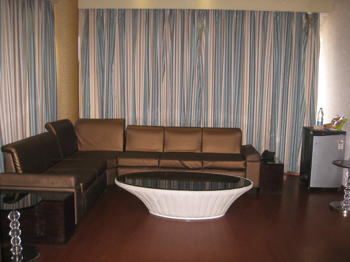 Hotel D'Grand Bareilly Eksteriør billede