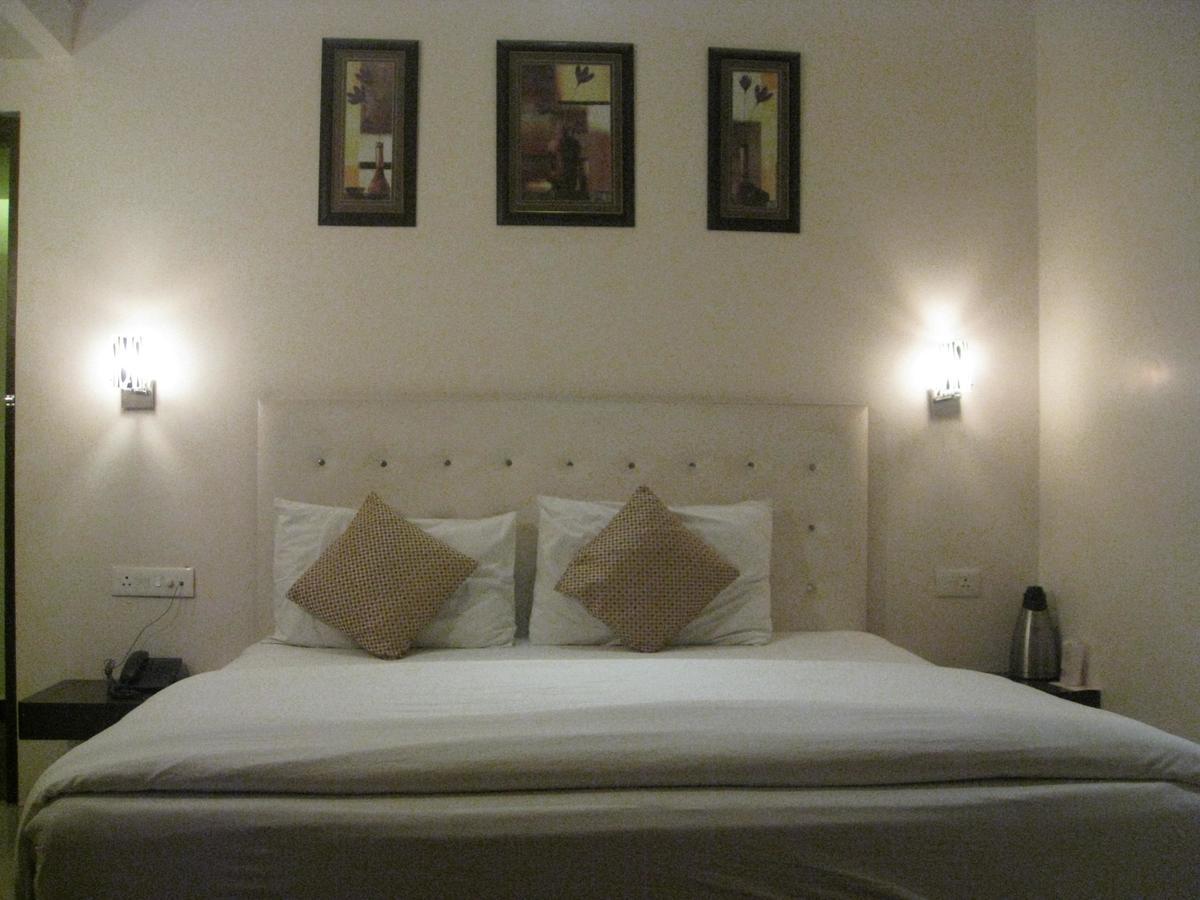 Hotel D'Grand Bareilly Eksteriør billede