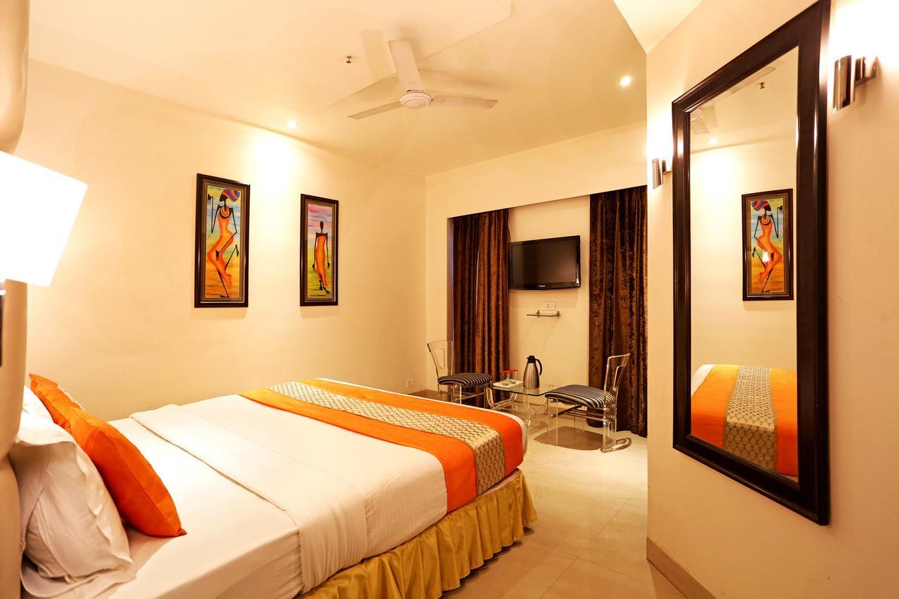 Hotel D'Grand Bareilly Eksteriør billede