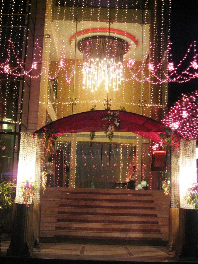Hotel D'Grand Bareilly Eksteriør billede