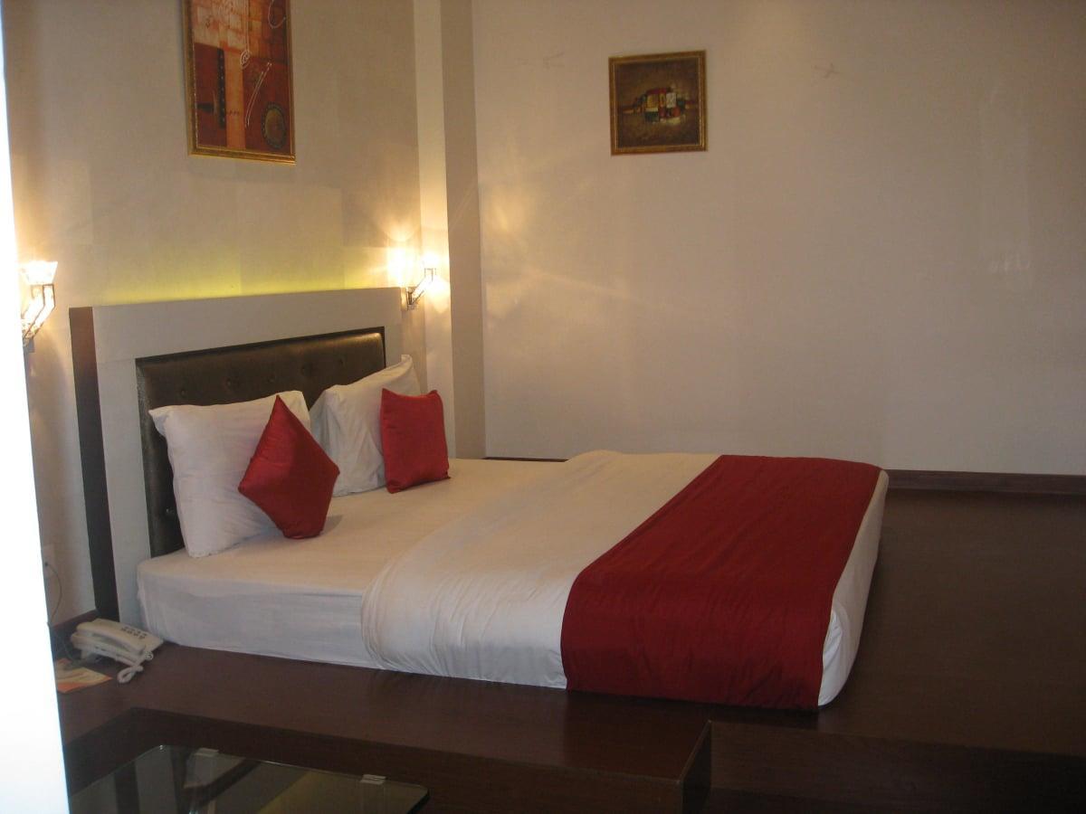 Hotel D'Grand Bareilly Eksteriør billede